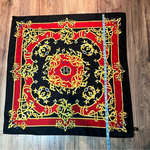 VERSACE SCRAF - Picture 11 of 11